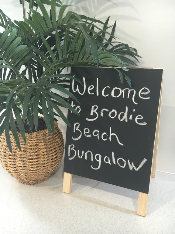 Отель Brodie Beach Bungalow Кофс-Харбор Экстерьер фото